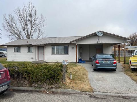 Photo of 985 NW 2nd Ave, Ontario, OR 97914 (MLS # 98968281)