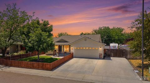 Photo of 65 N Jefferson Pl, Nampa, ID 83651 (MLS # 98991763)