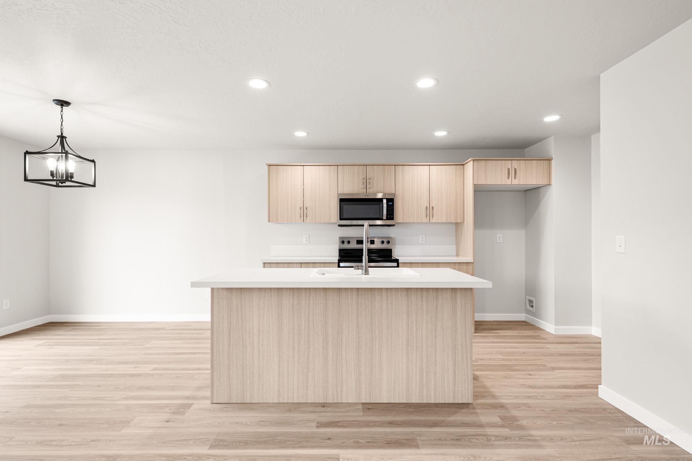 2382 W Fallon Lp