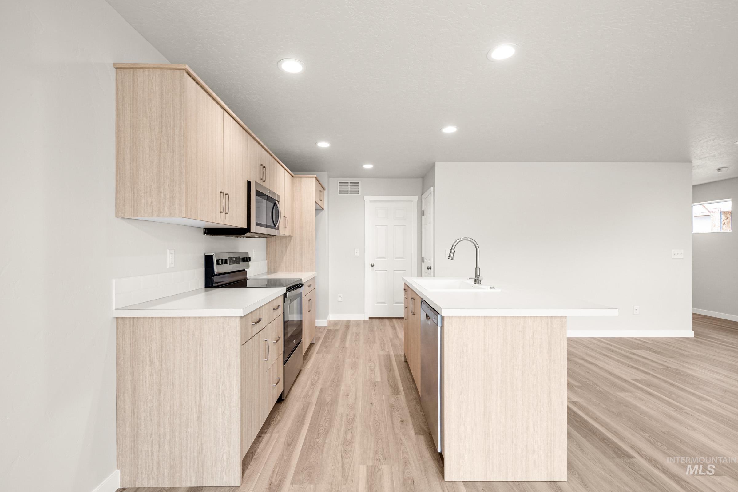 2382 W Fallon Lp