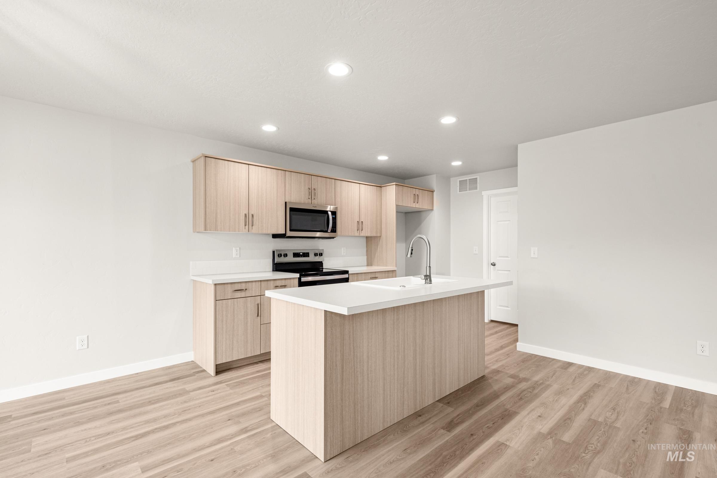 2382 W Fallon Lp