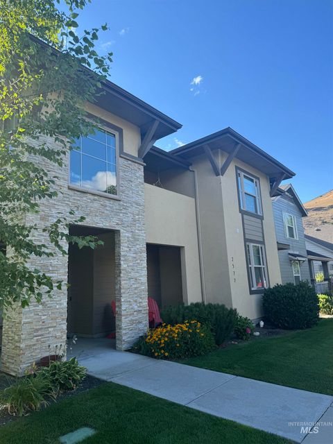 Photo of 2577 S Trailwood Way, Boise, ID 83716 (MLS # 98994807)