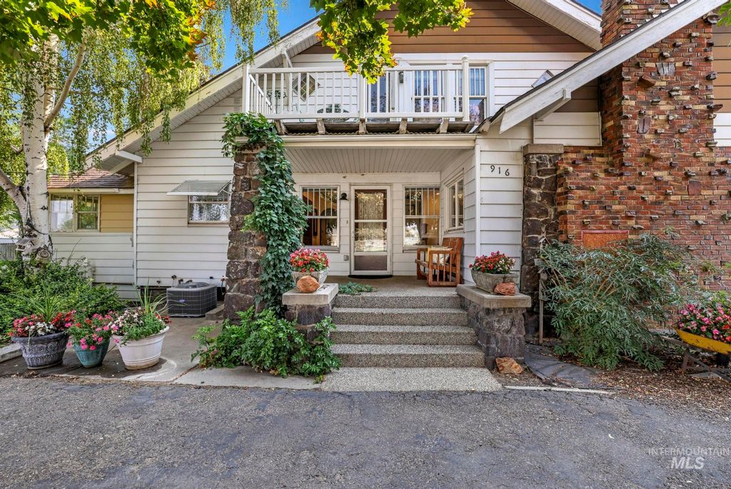 Photo of 916 Hankins Rd N Rd, Twin Falls, ID 83301 (MLS # 98961760)