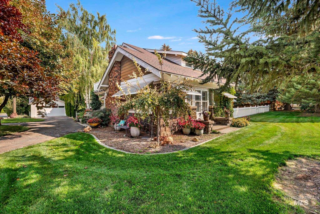 Photo of 916 Hankins Rd N Rd, Twin Falls, ID 83301 (MLS # 98961760)