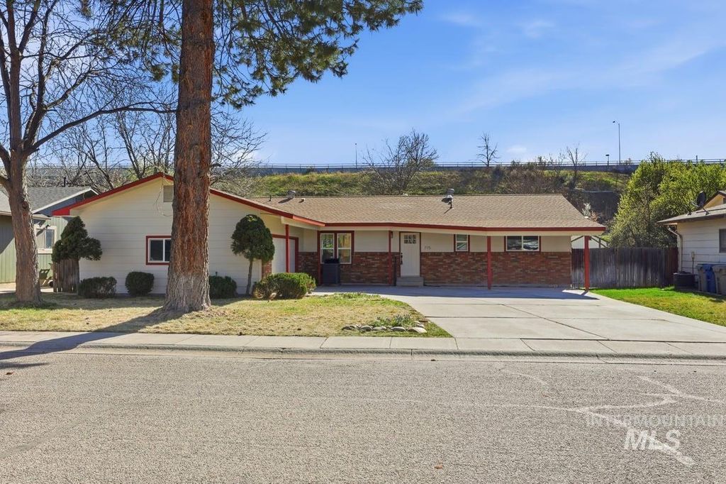 Photo of 715 S Berwick Dr, Boise, ID 83706 (MLS # 98979618)