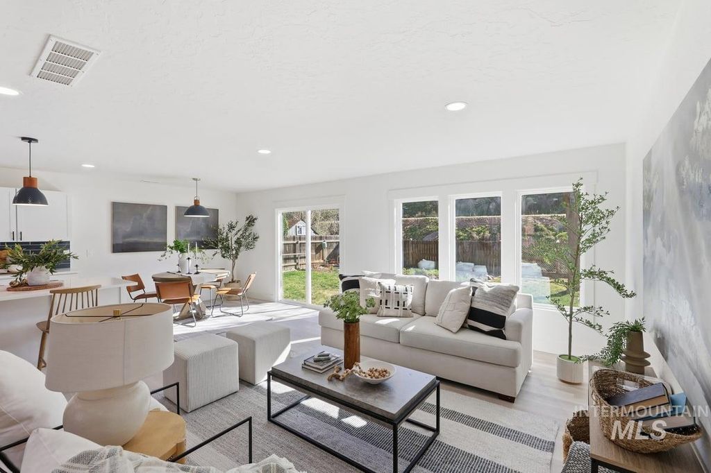 Photo of 715 S Berwick Dr, Boise, ID 83706 (MLS # 98979618)