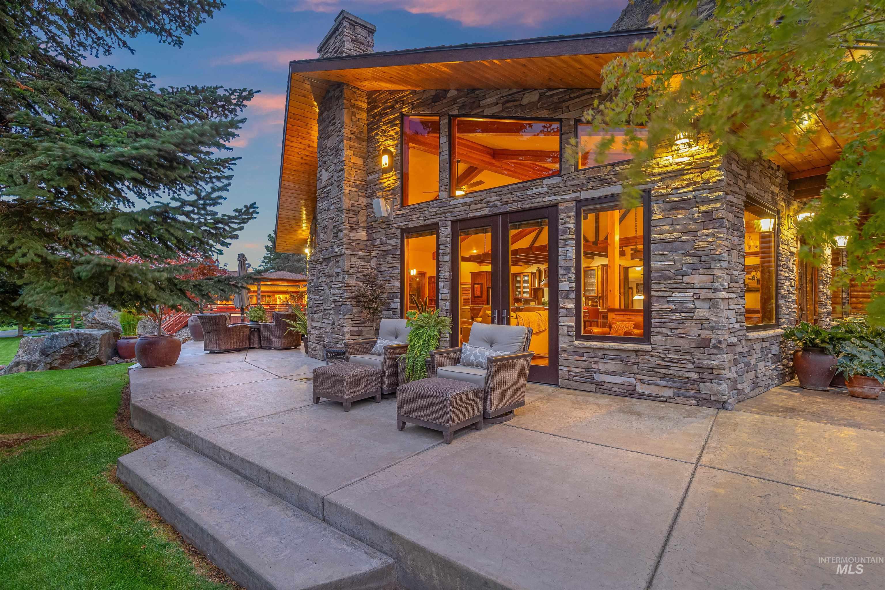 14286 Snake River Road