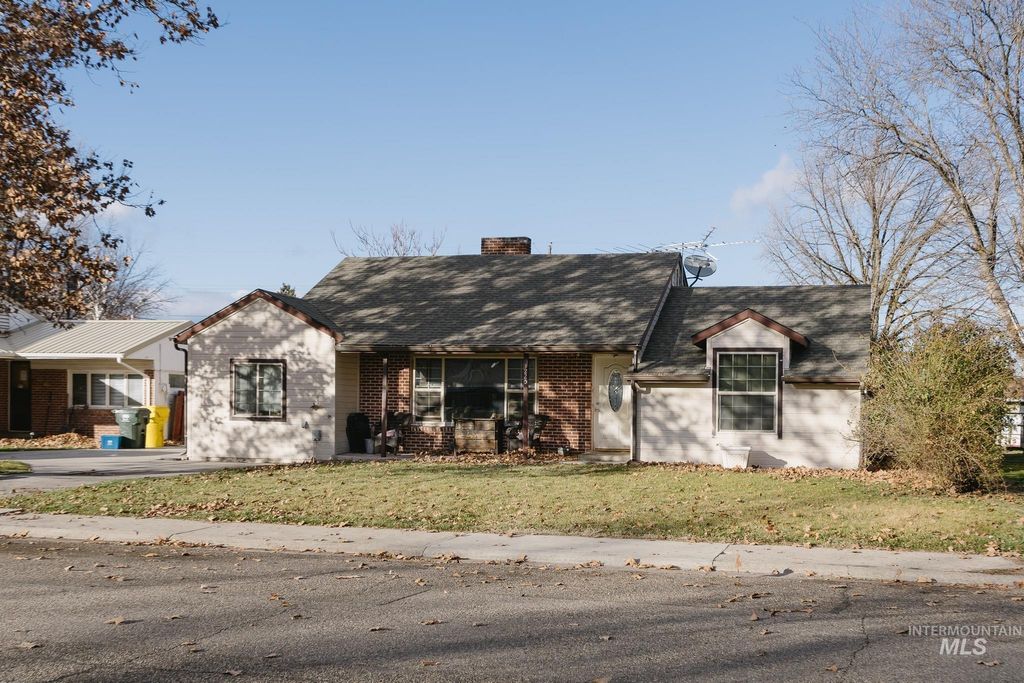 Photo of 1225 SW 3rd Avenue, Ontario, OR 97914 (MLS # 98971591)