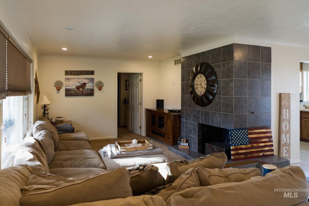 Photo of 1225 SW 3rd Avenue, Ontario, OR 97914 (MLS # 98971591)