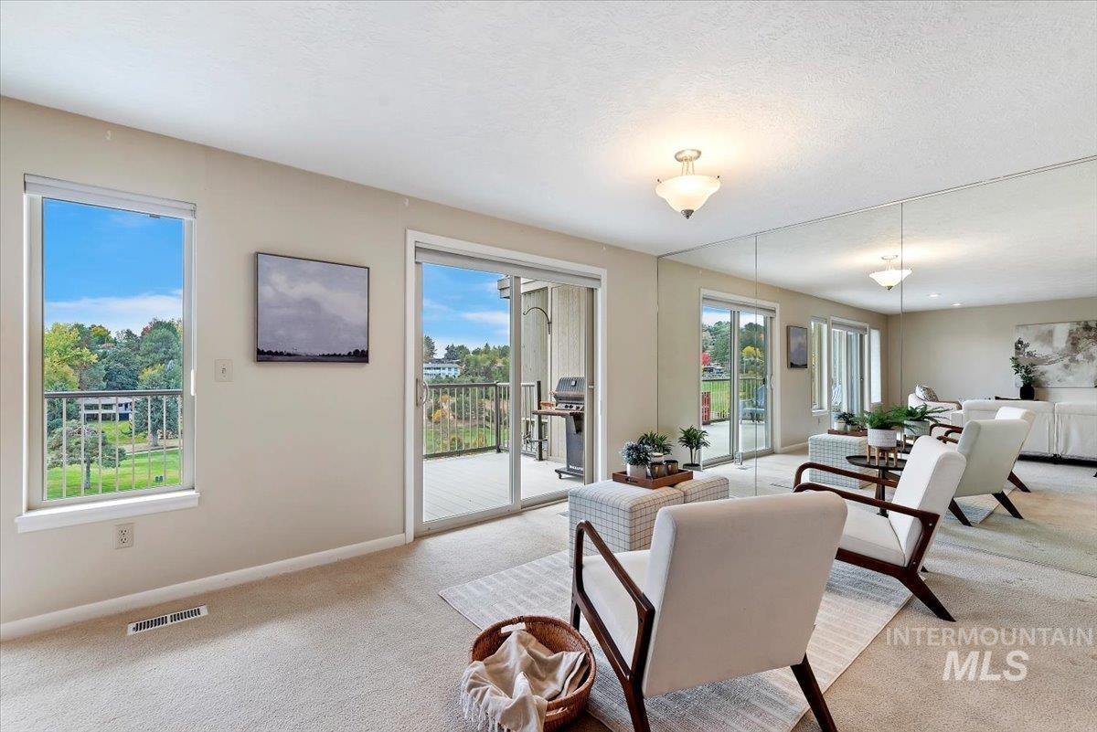 111 W Braemere Rd