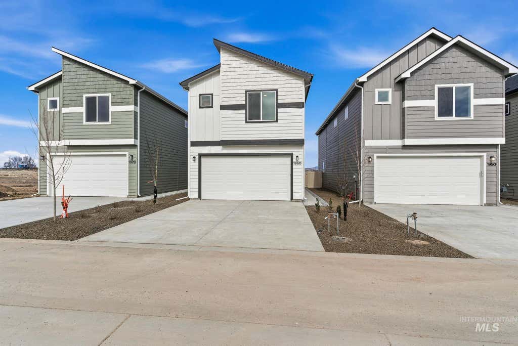 Photo of 1960 NW Strahorn Dr, Mountain Home, ID 83647 (MLS # 98990481)