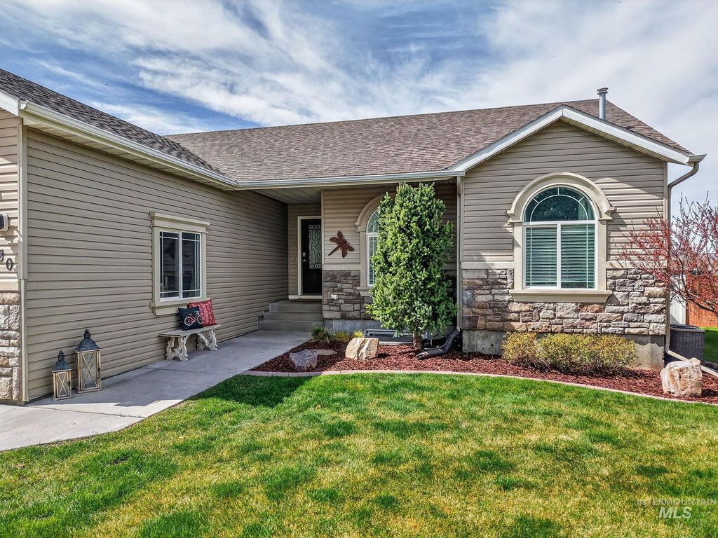 Photo of 880 Redman St, Chubbuck, ID 83202 (MLS # 98981752)