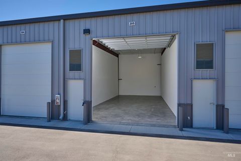 8323 W Moon Valley Rd. Eagle ID 83616