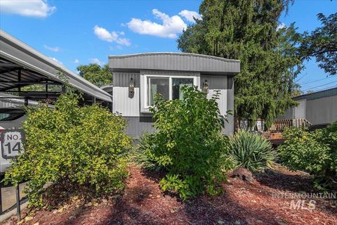 Photo of 306 E 47th St #14, Garden City, ID 83714 (MLS # 98961835)