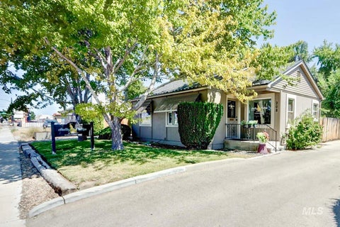 Photo of 208 S Curtis Rd, Boise, ID 83705 (MLS # 99000196)