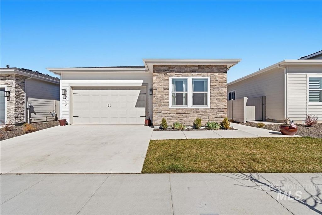 Photo of 8680 W Pickett Creek St, Star, ID 83669 (MLS # 98978252)