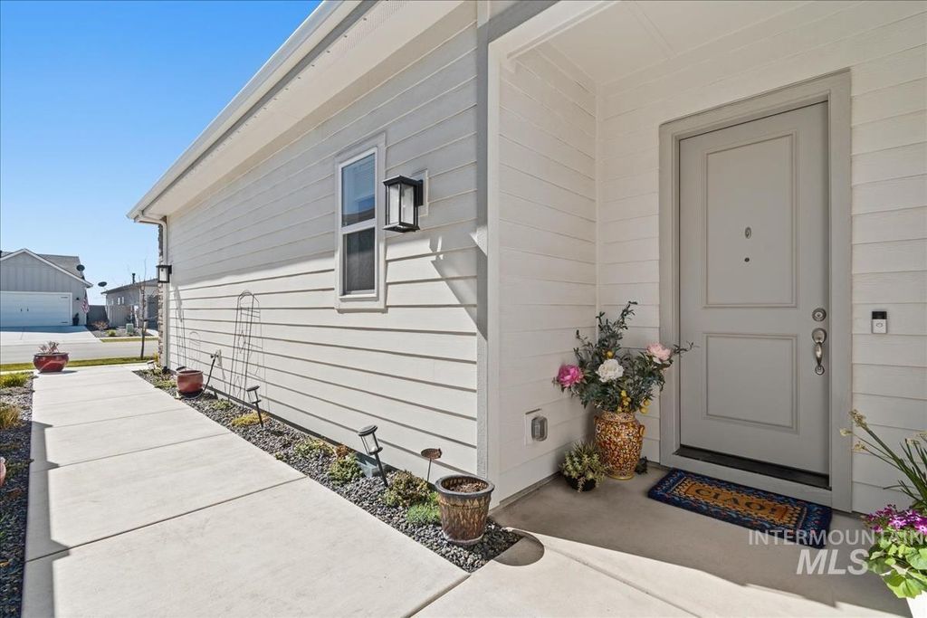 Photo of 8680 W Pickett Creek St, Star, ID 83669 (MLS # 98978252)