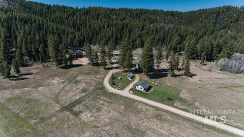 Photo of 31 Bacon Creek Rd, Cascade, ID 83611 (MLS # 98946655)