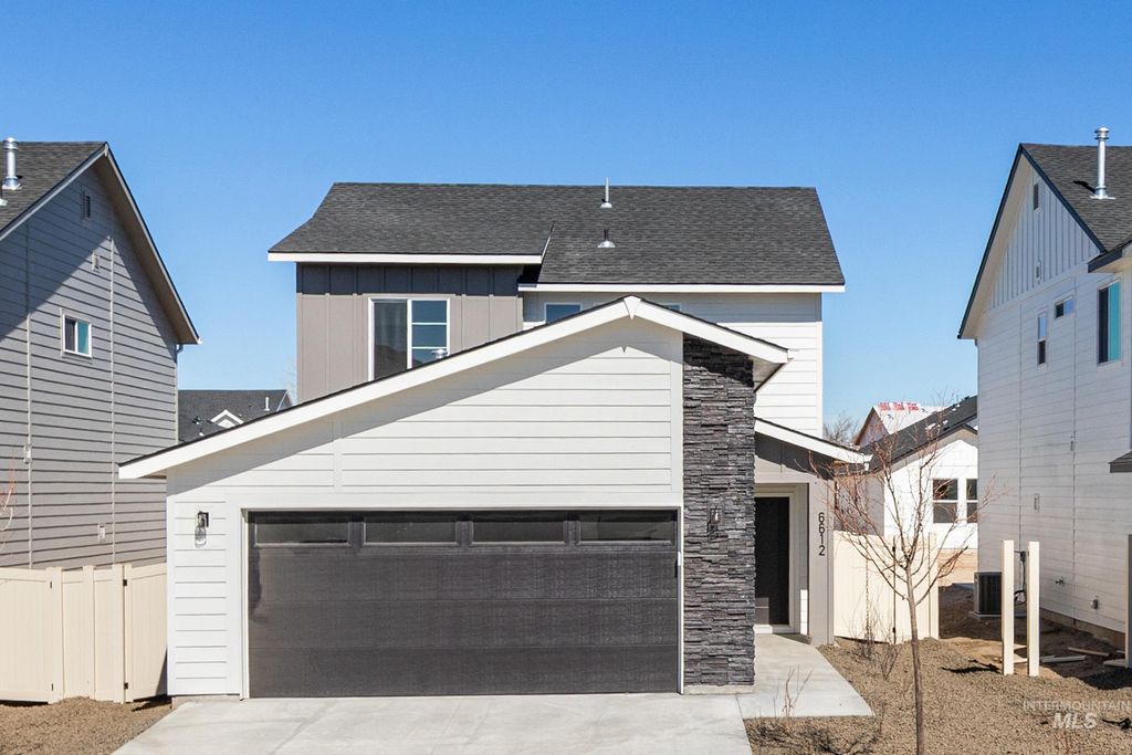 Photo of 976 Thunderbolt St, Mountain Home, ID 83647 (MLS # 98981846)