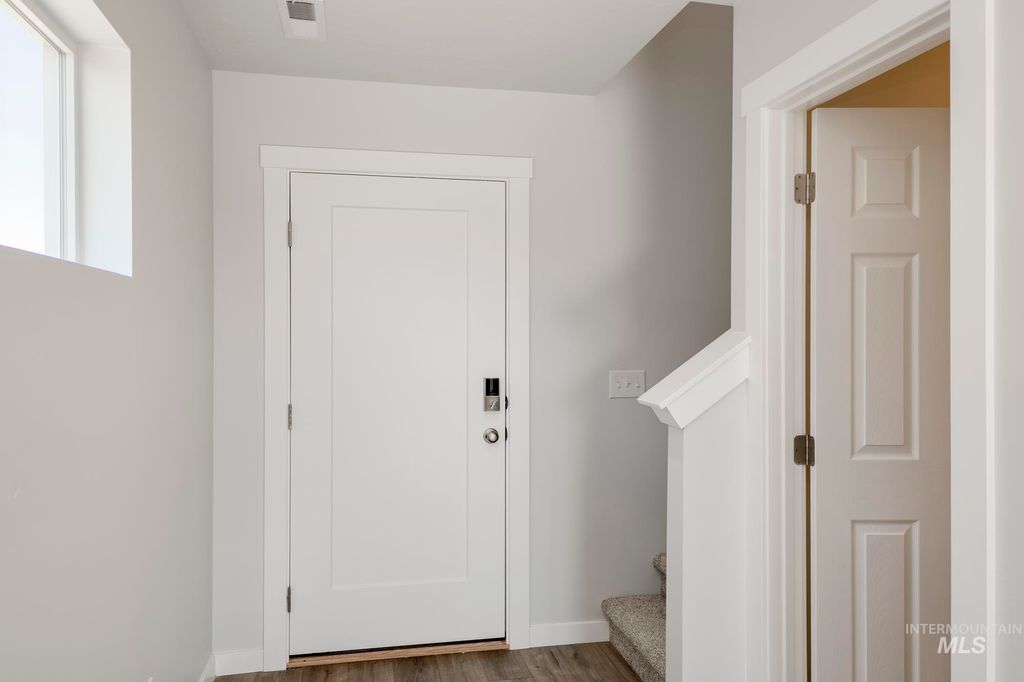 Photo of 976 Thunderbolt St, Mountain Home, ID 83647 (MLS # 98981846)