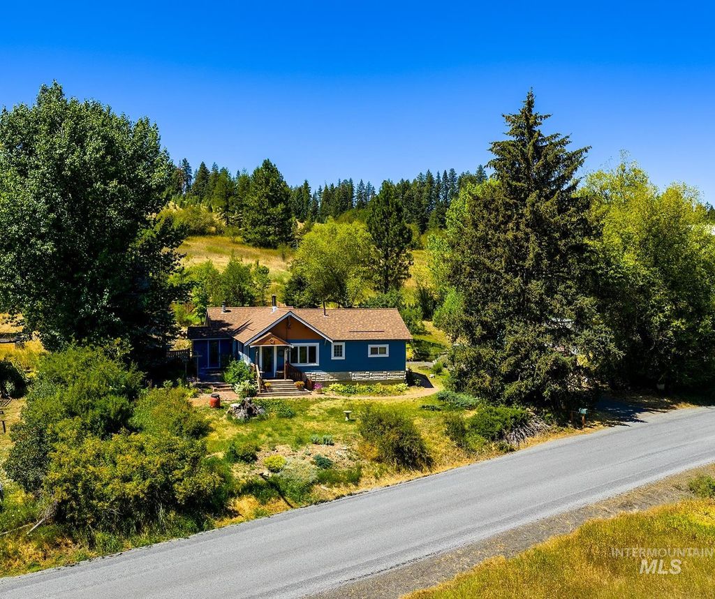 Photo of 1031 Spring Valley Road, Troy, ID 83871 (MLS # 98978530)