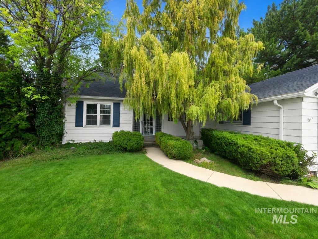 Photo of 1131 11th Ave E Ave, Twin Falls, ID 83301 (MLS # 98981006)