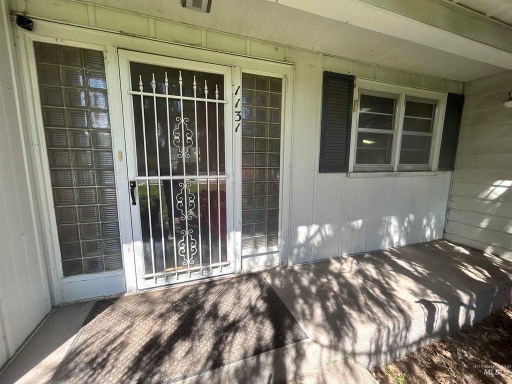 Photo of 1131 11th Ave E Ave, Twin Falls, ID 83301 (MLS # 98981006)