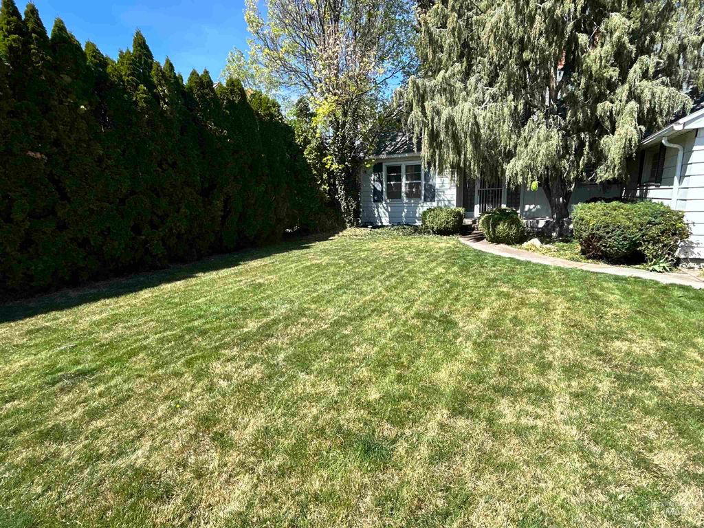 Photo of 1131 11th Ave E Ave, Twin Falls, ID 83301 (MLS # 98981006)