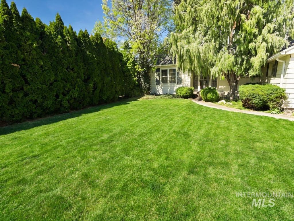 Photo of 1131 11th Ave E Ave, Twin Falls, ID 83301 (MLS # 98981006)