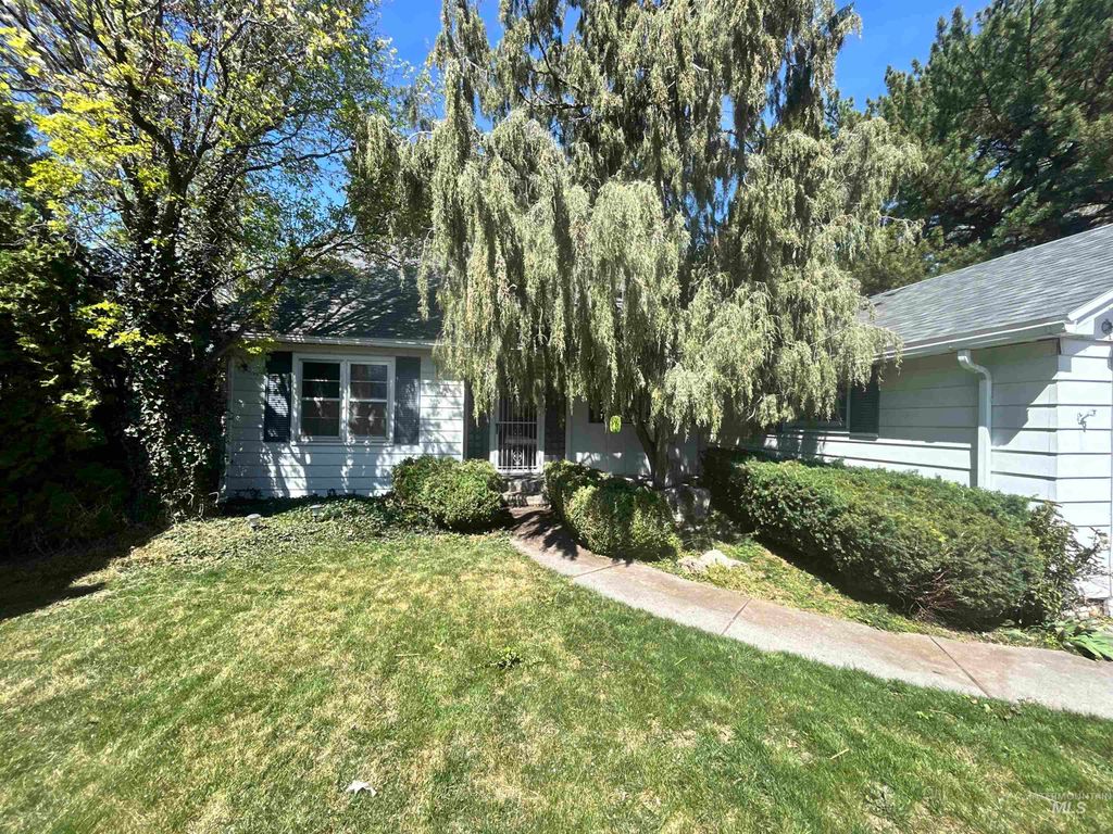 Photo of 1131 11th Ave E Ave, Twin Falls, ID 83301 (MLS # 98981006)