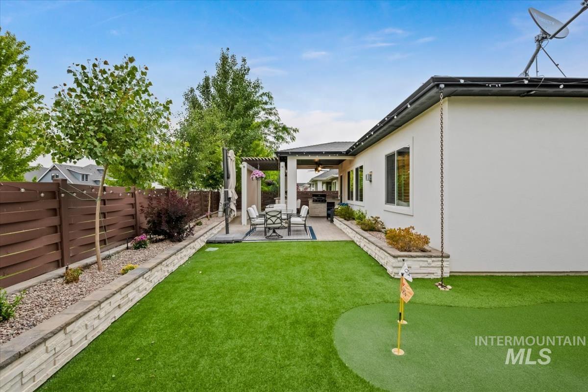 7041 N Exeter Pl.