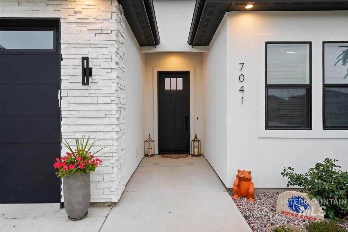 7041 N Exeter Pl.