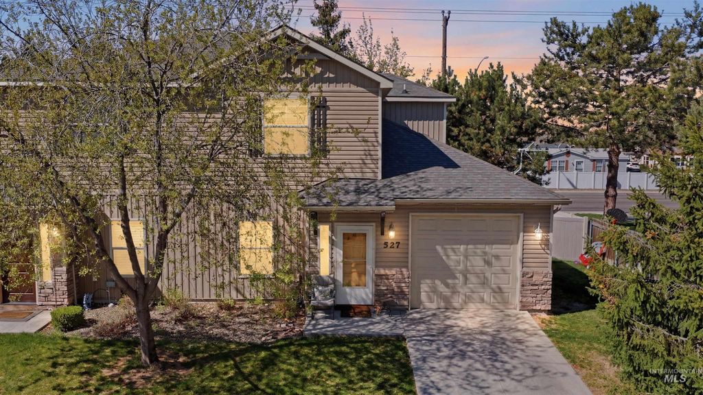 Photo of 527 S Blue Pine Ln, Boise, ID 83705 (MLS # 98979909)
