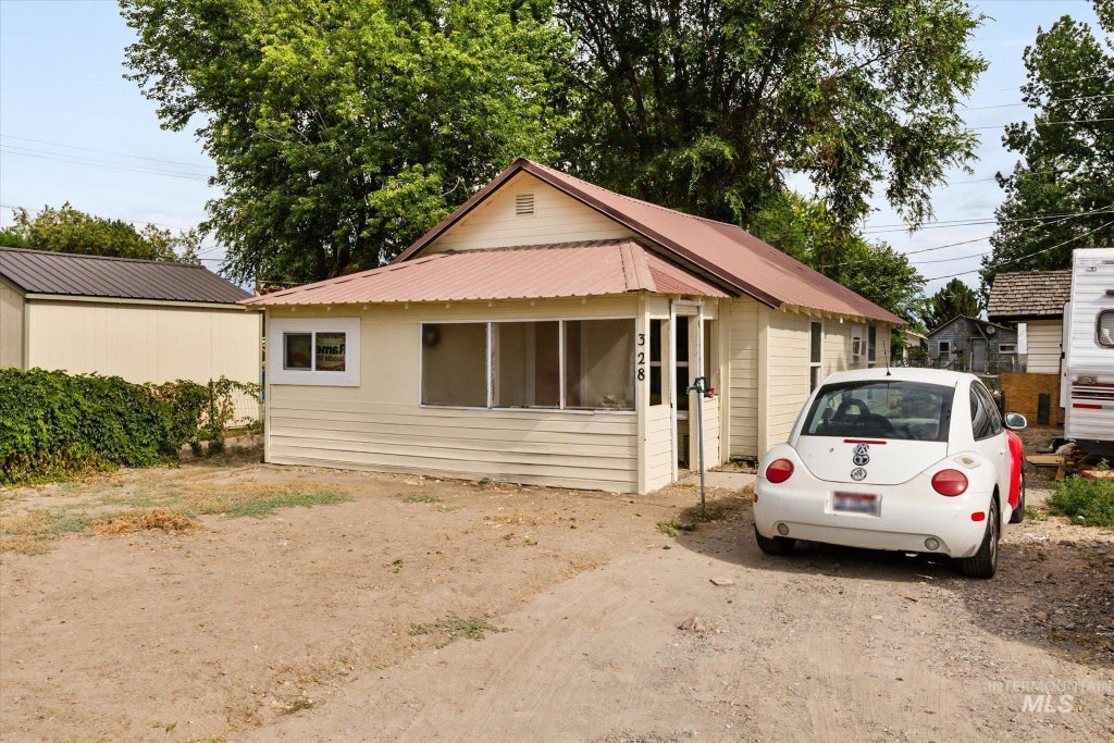 Photo of 328 W Owyhee Ave, Homedale, ID 83628 (MLS # 99000947)