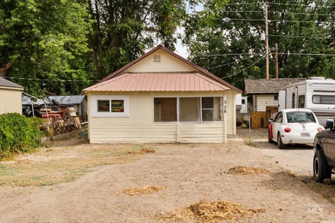 Photo of 328 W Owyhee Ave, Homedale, ID 83628 (MLS # 99000947)