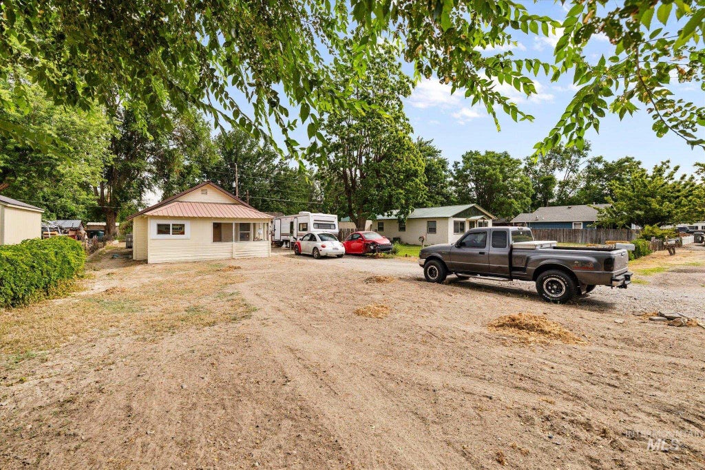 Photo of 328 W Owyhee Ave, Homedale, ID 83628 (MLS # 99000947)