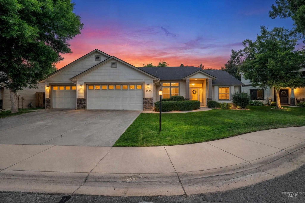 Photo of 4369 W Hearst St, Meridian, ID 83642 (MLS # 98996003)