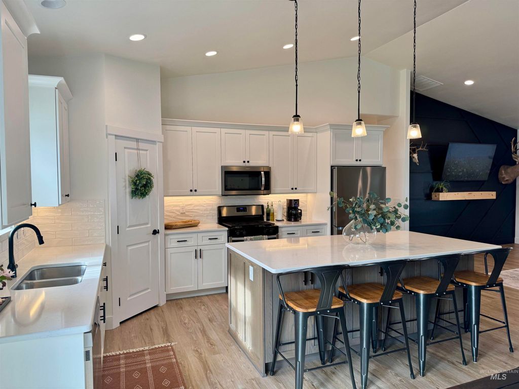 Photo of 815 Emerald Dr. N, Kimberly, ID 83341 (MLS # 98945059)