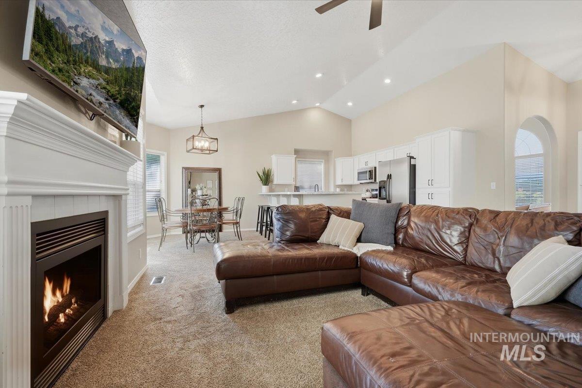 1632 S Labrador Pl