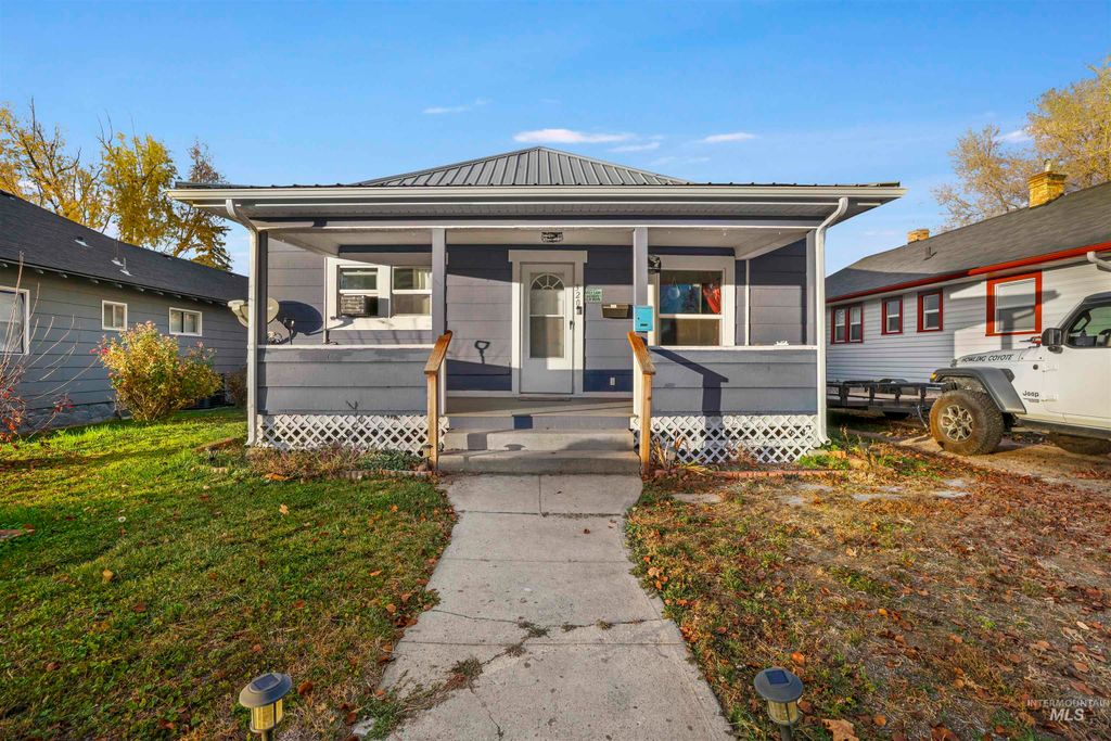 Photo of 320 B Ave E Ave, Jerome, ID 83338 (MLS # 98967925)