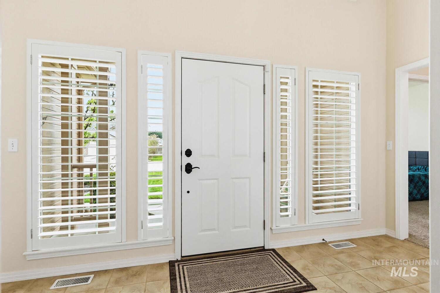 1946 N Banstead Place