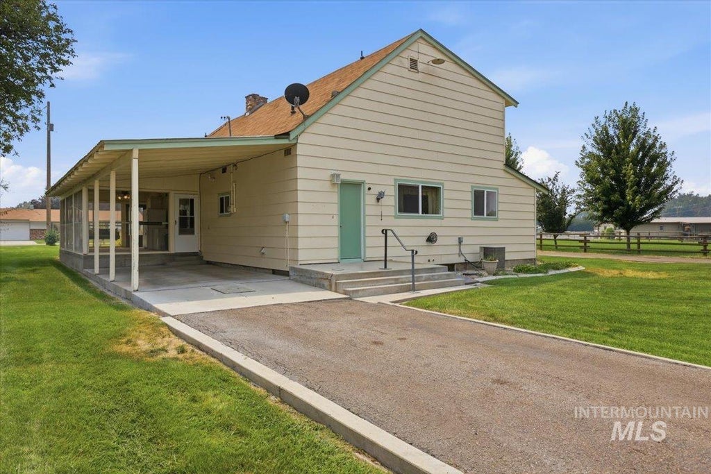 Photo of 105 NE 16th, Fruitland, ID 83619 (MLS # 98994640)