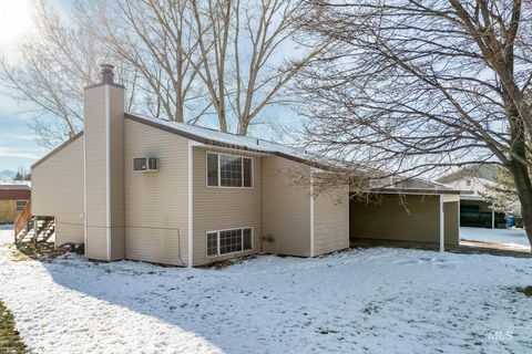 Photo of 1965 Butte St, Pocatello, ID 83201 (MLS # 98971886)