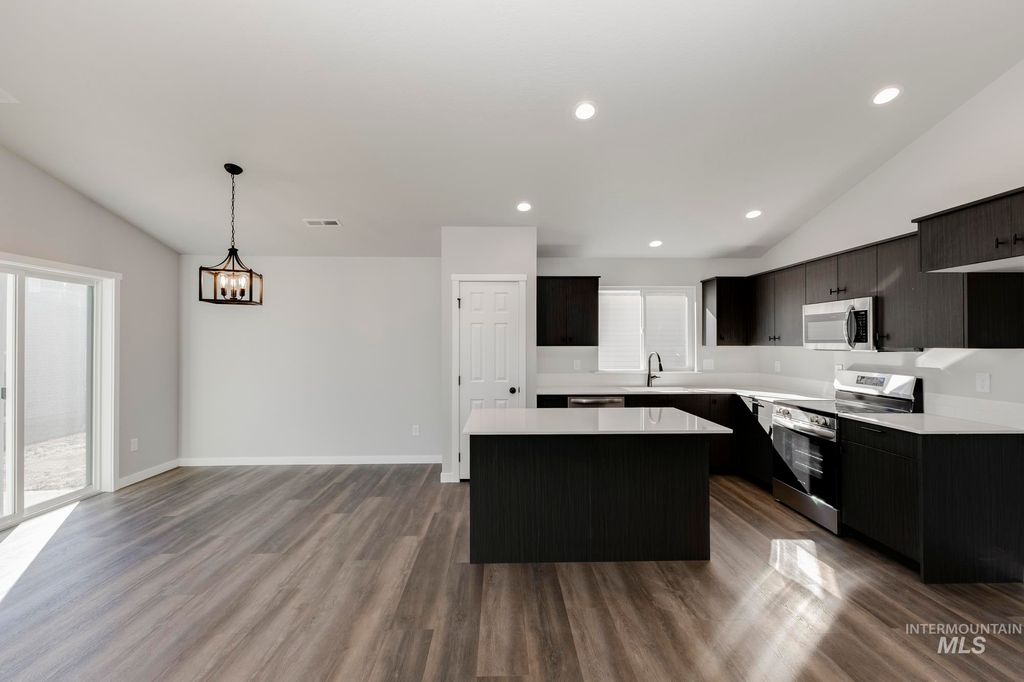 Photo of 308 N Coltsfoot Ave, Kuna, ID 83634 (MLS # 98966410)