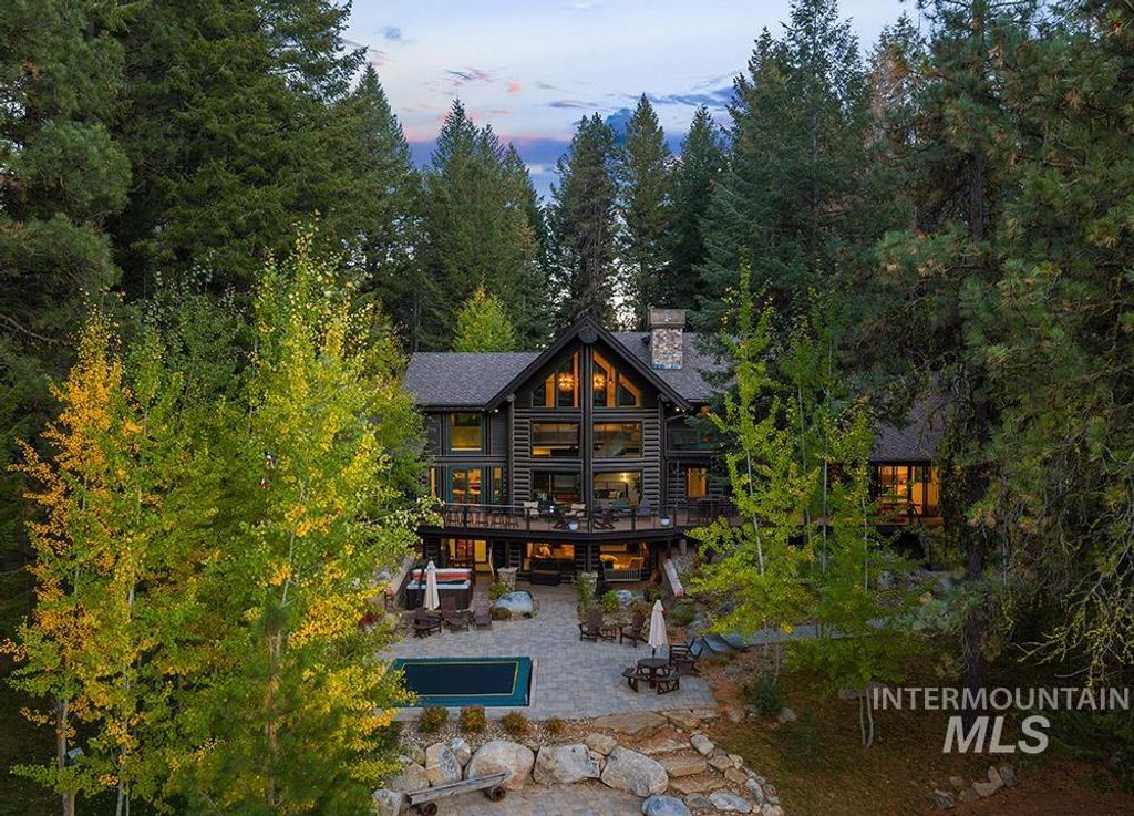 Photo of 305 Blackhawk Lake Dr, McCall, ID 83638 (MLS # 98964754)