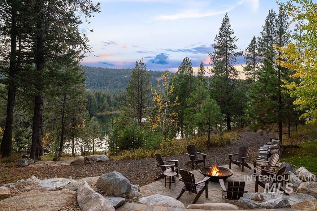 Photo of 305 Blackhawk Lake Dr, McCall, ID 83638 (MLS # 98964754)