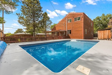 Photo of 2015 Washington Ave, Caldwell, ID 83605 (MLS # 98969091)