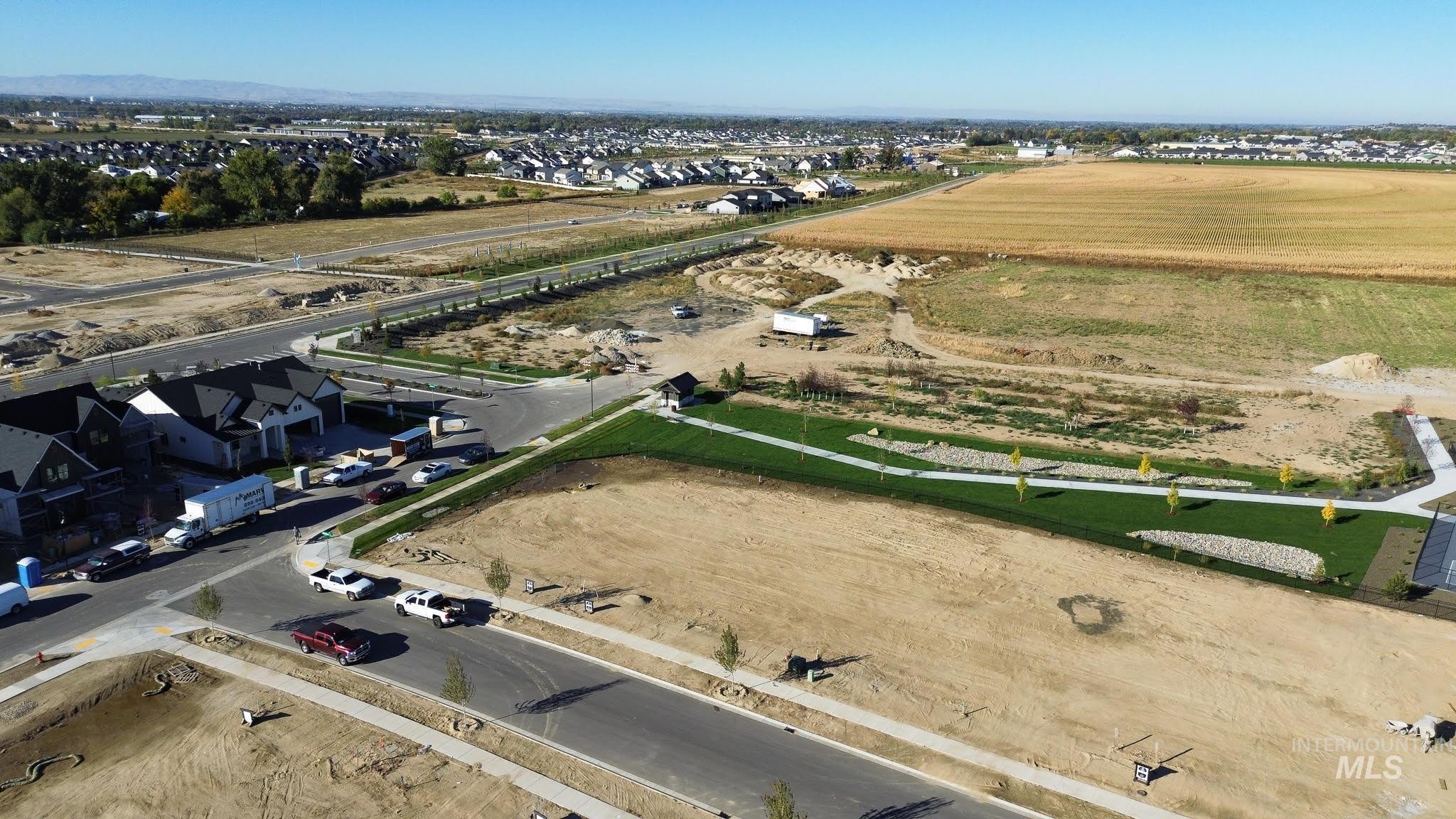 2153 N Buhrstone Ave