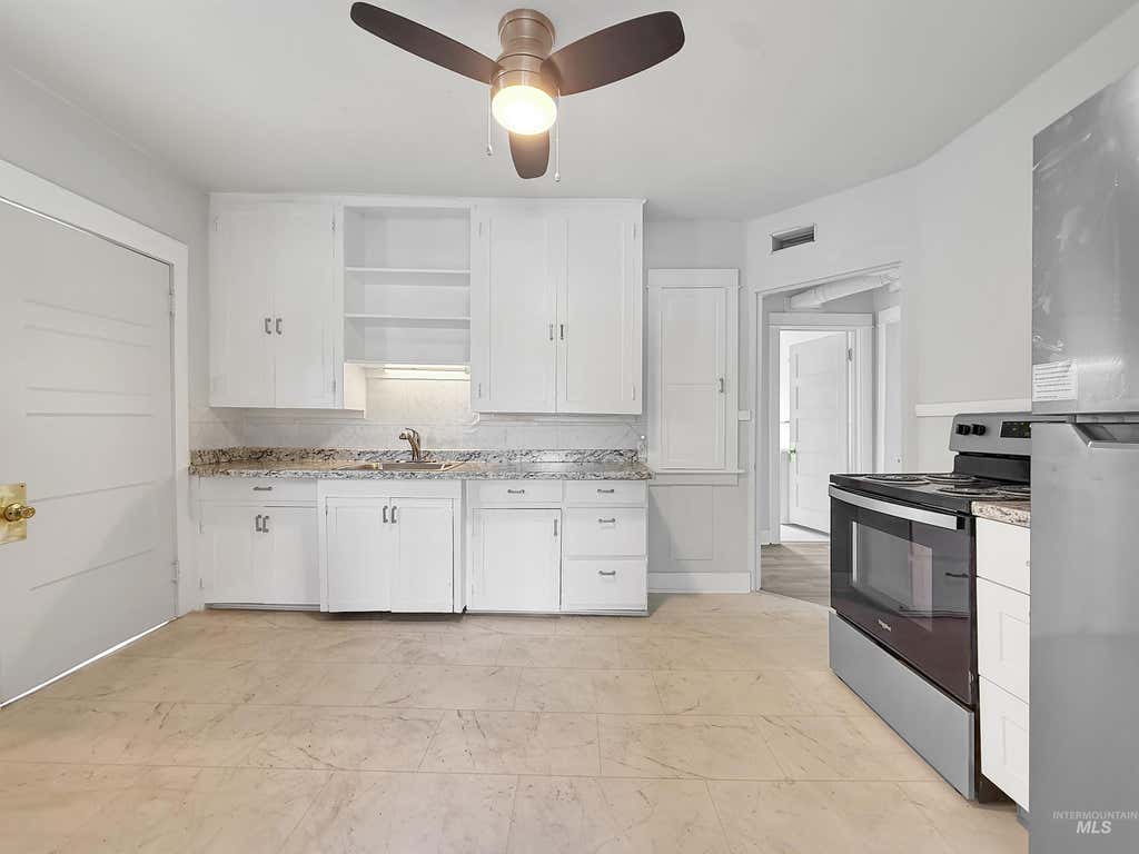 Photo of 1818 7th Avenue, Lewiston, ID 83501 (MLS # 98985041)