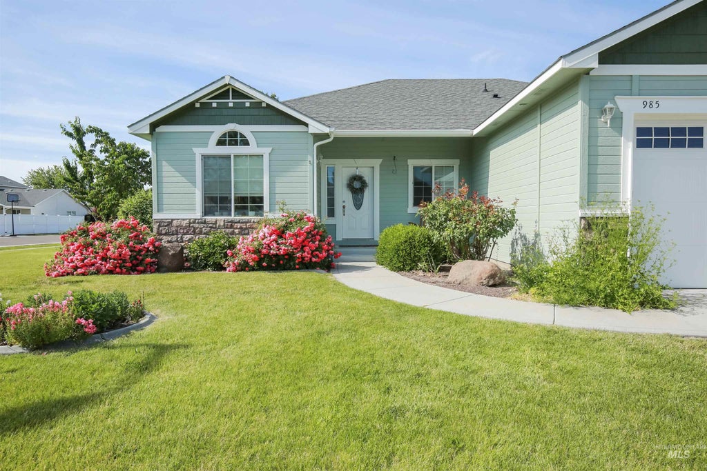 Photo of 985 Shamrock Ct, Fruitland, ID 83619 (MLS # 98988629)